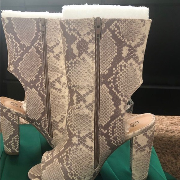 Snake skin peep toe booties - Picture 3 of 4